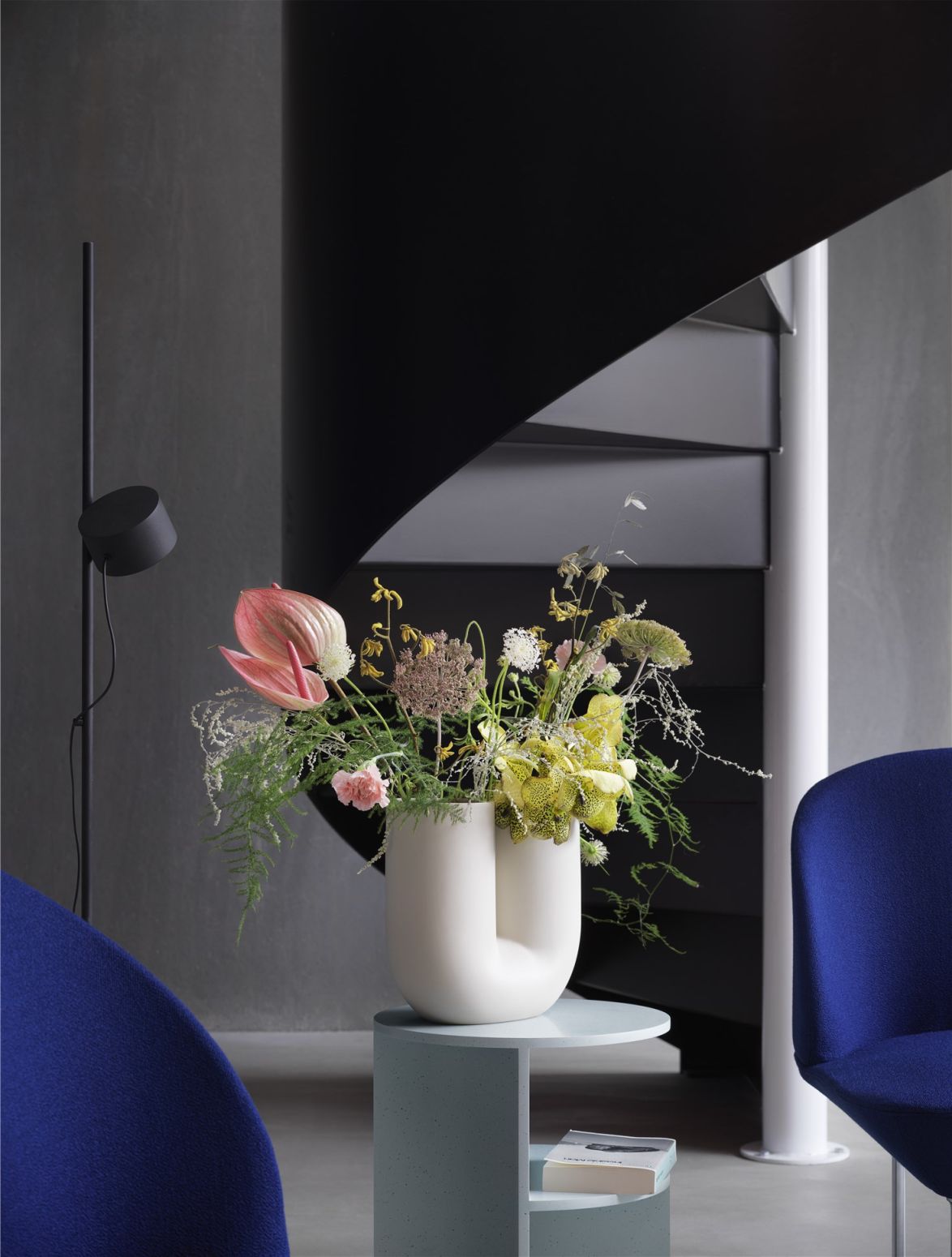 Post vloerlamp van Muuto