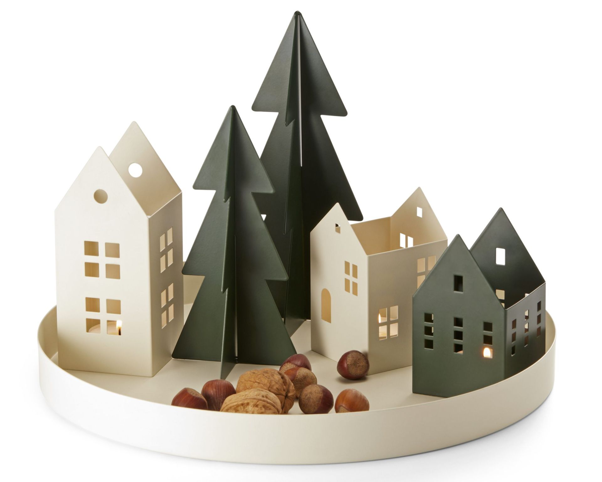 Le Quartier Weihnachtsdorf von Philippi aus Stahl, mit Häusern, Tannenbäumen und Nüssen auf einem Tablett.