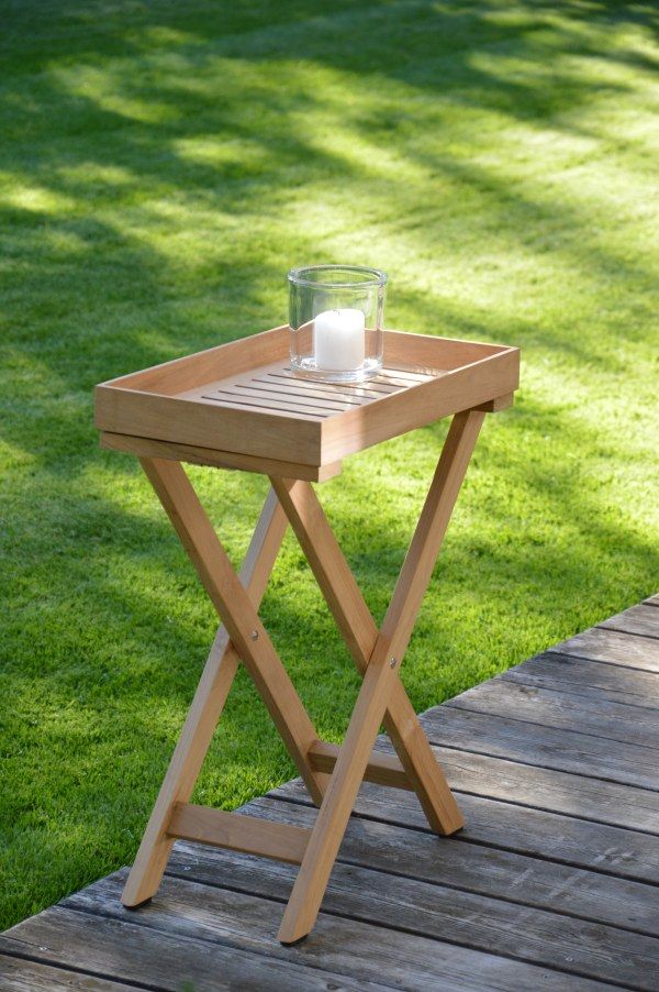 Chio Klapptisch von Jan Kurtz aus Teakholz für den Garten mit Kerze.