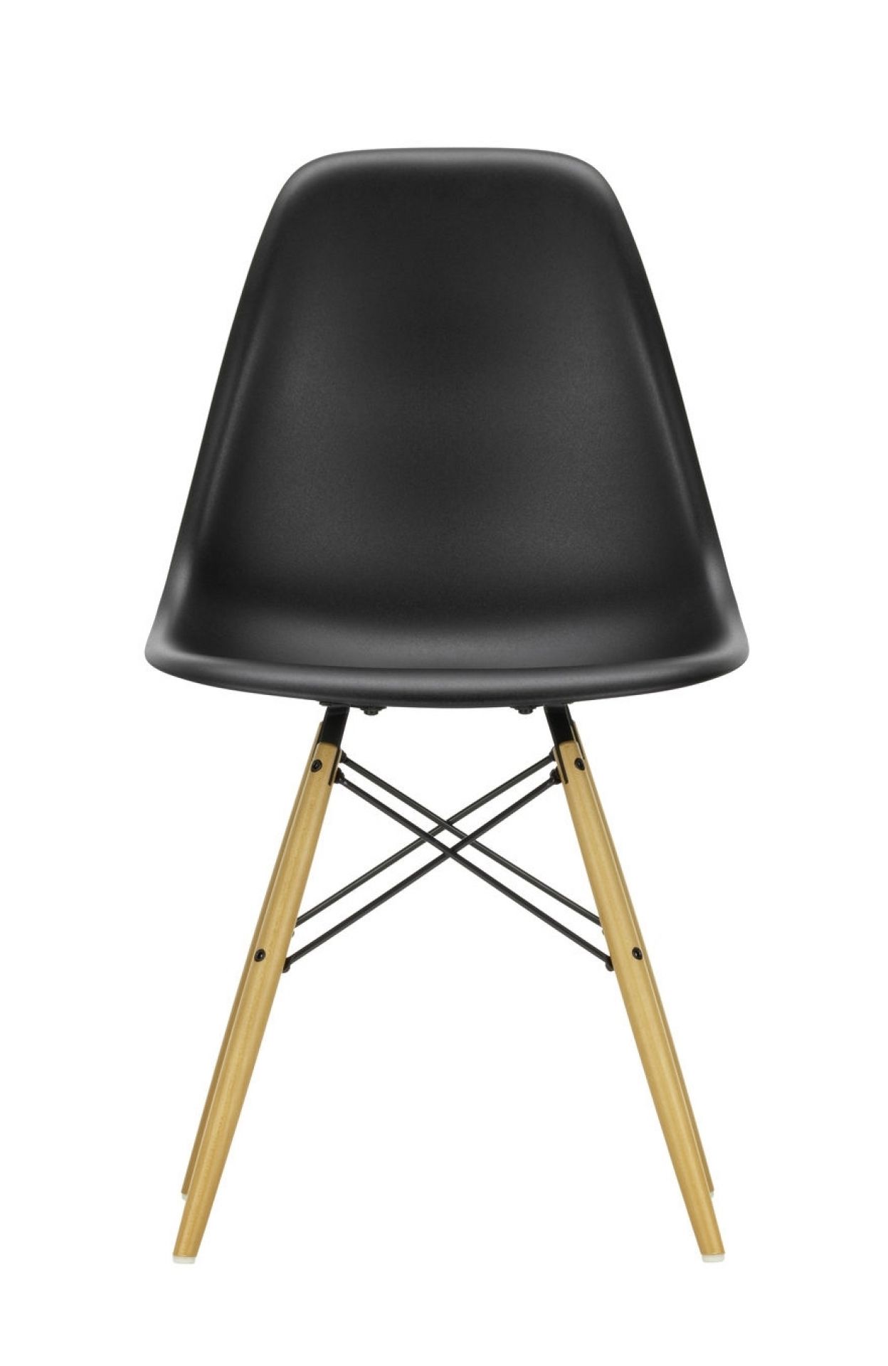 Schwarzer Eames Plastic Side Chair DSW mit Ahorn-Holzbeinen, ein moderner Designklassiker für Esszimmer und Büro.