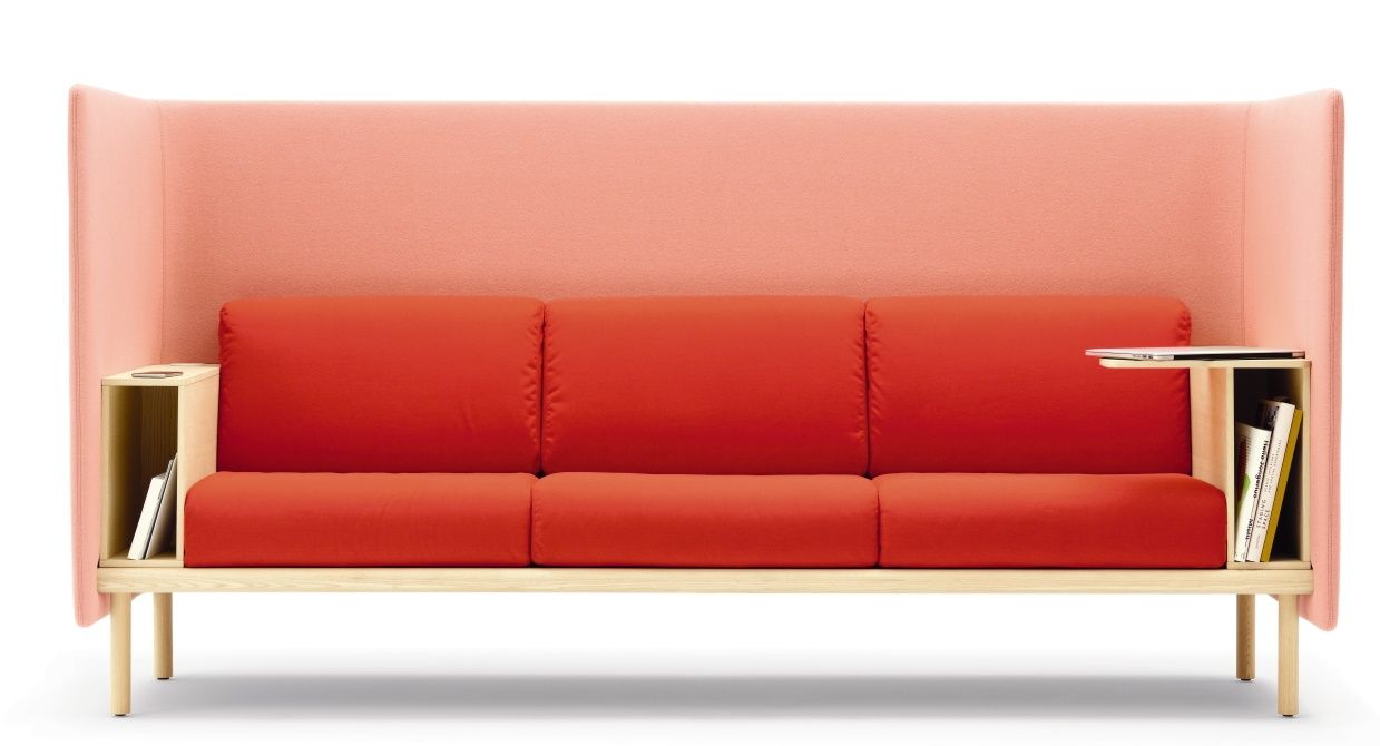 Floater Sofa von Cor, 3-Sitzer in Rot und Rosa mit integrierten Ablageflächen aus Holz.