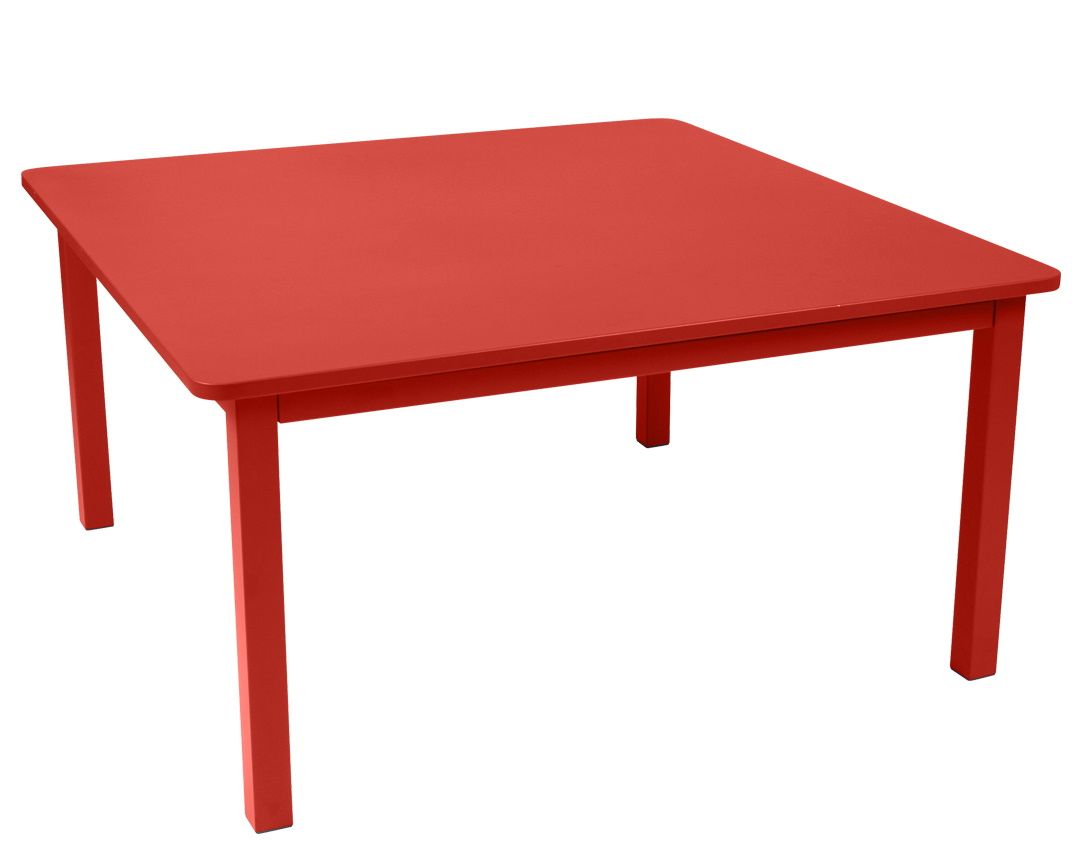 Roter Fermob Craft Tisch für den Außenbereich, quadratisch und modern für Garten und Terrasse.