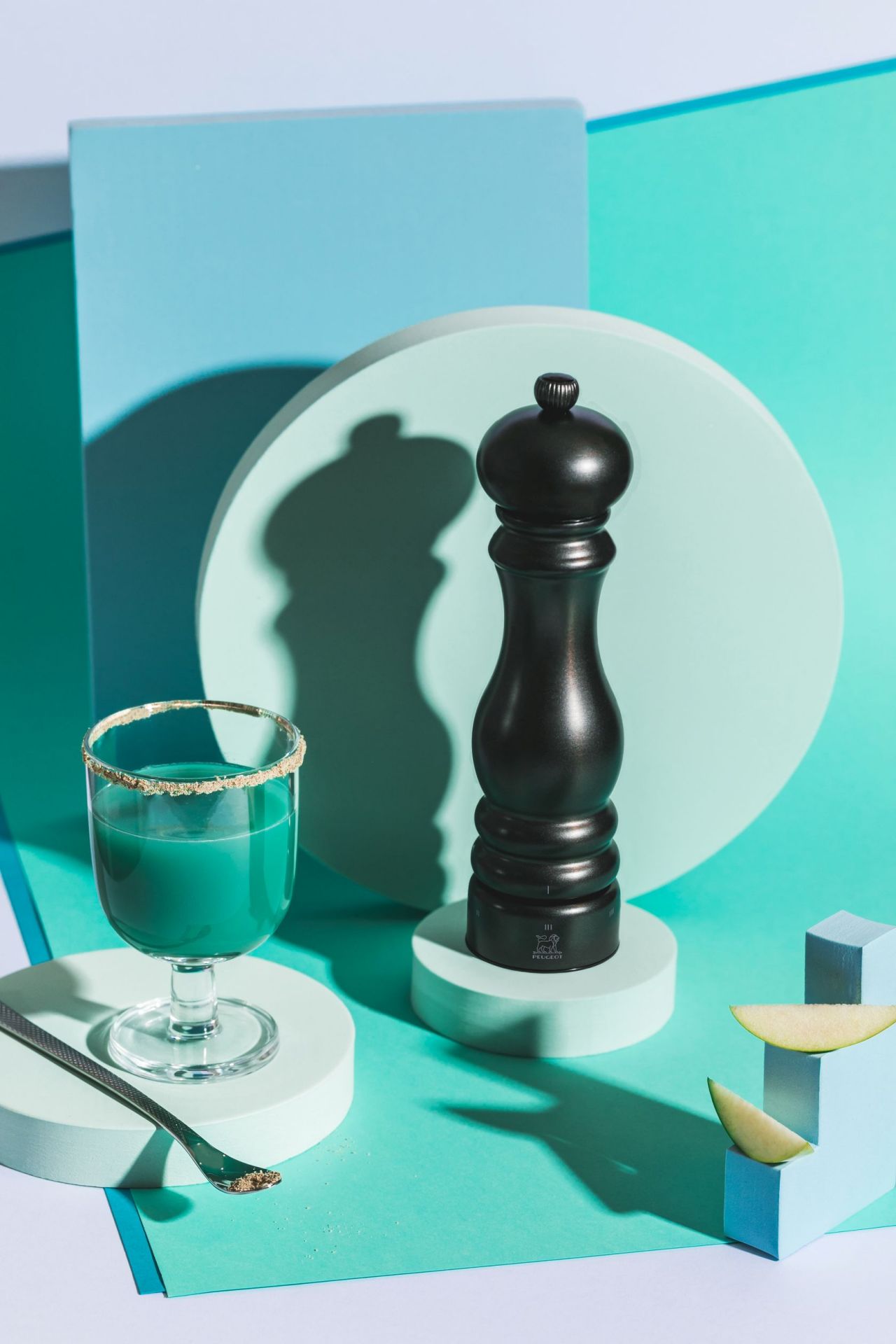 Produktfoto: Elegante Peugeot Salzmühle Paris Chef Carbon, 22 cm, für Küche und Tisch.