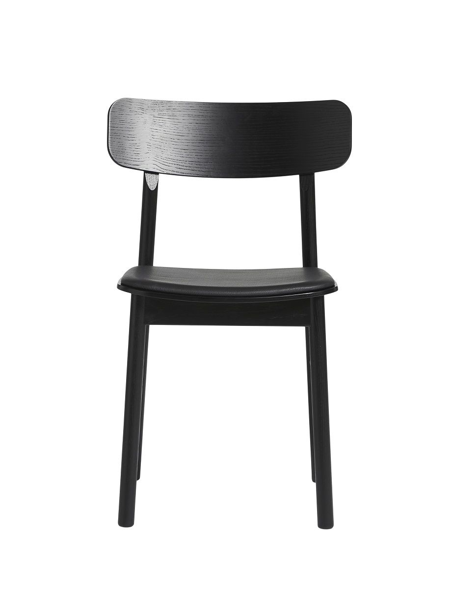 Schwarzer Soma Dining Chair Stuhl von Woud mit gepolstertem Sitz, Frontansicht. Moderner Esszimmerstuhl aus Holz.