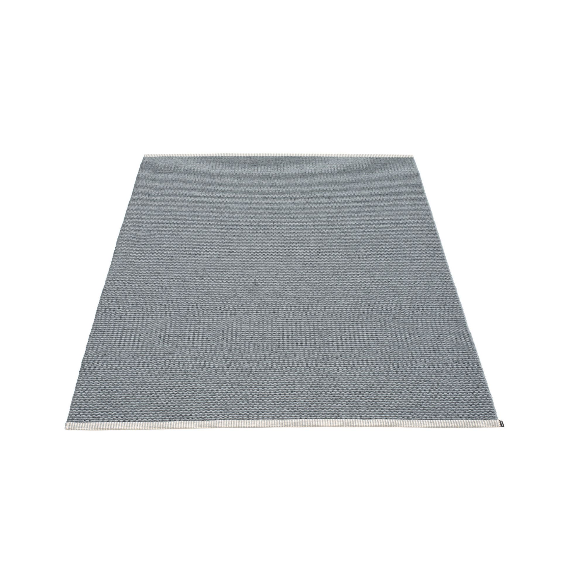 Grauer Mono Kunststoffteppich 140x200 von Pappelina. Moderner Teppich für Innen und Außen.