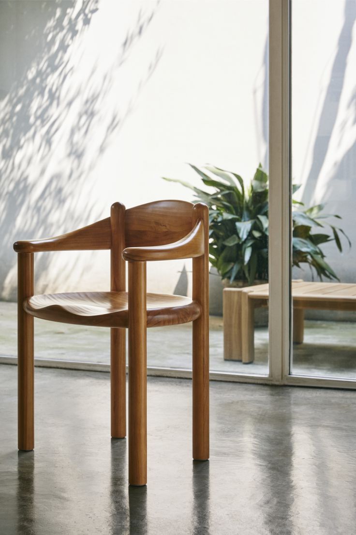 Daumiller Stuhl: Esszimmerstuhl aus Holz mit Armlehnen, skandinavisches Design für modernes Wohnen.