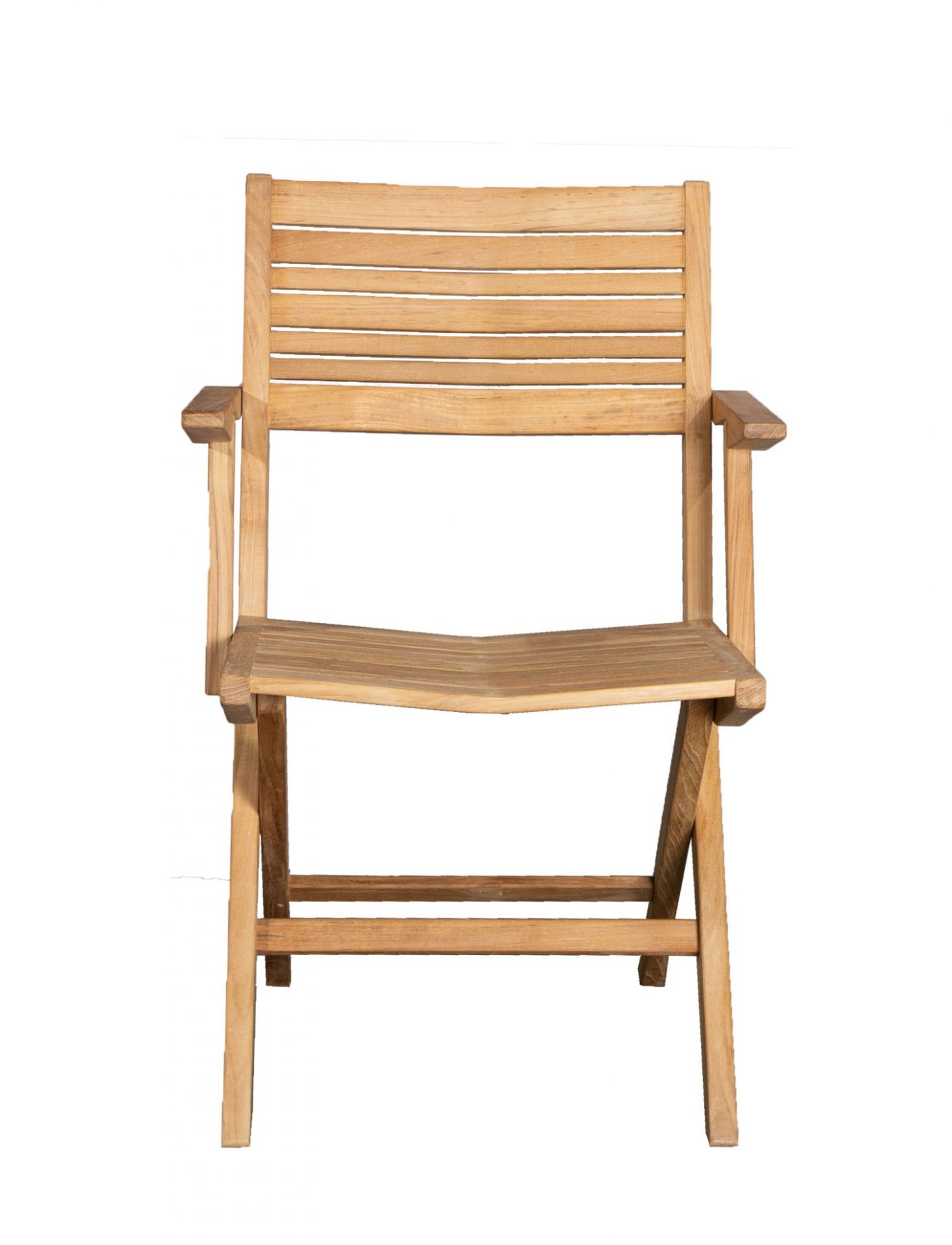 Flip Armlehnstuhl von Cane-Line aus Teakholz, Gartenstuhl für den Außenbereich, Frontansicht.