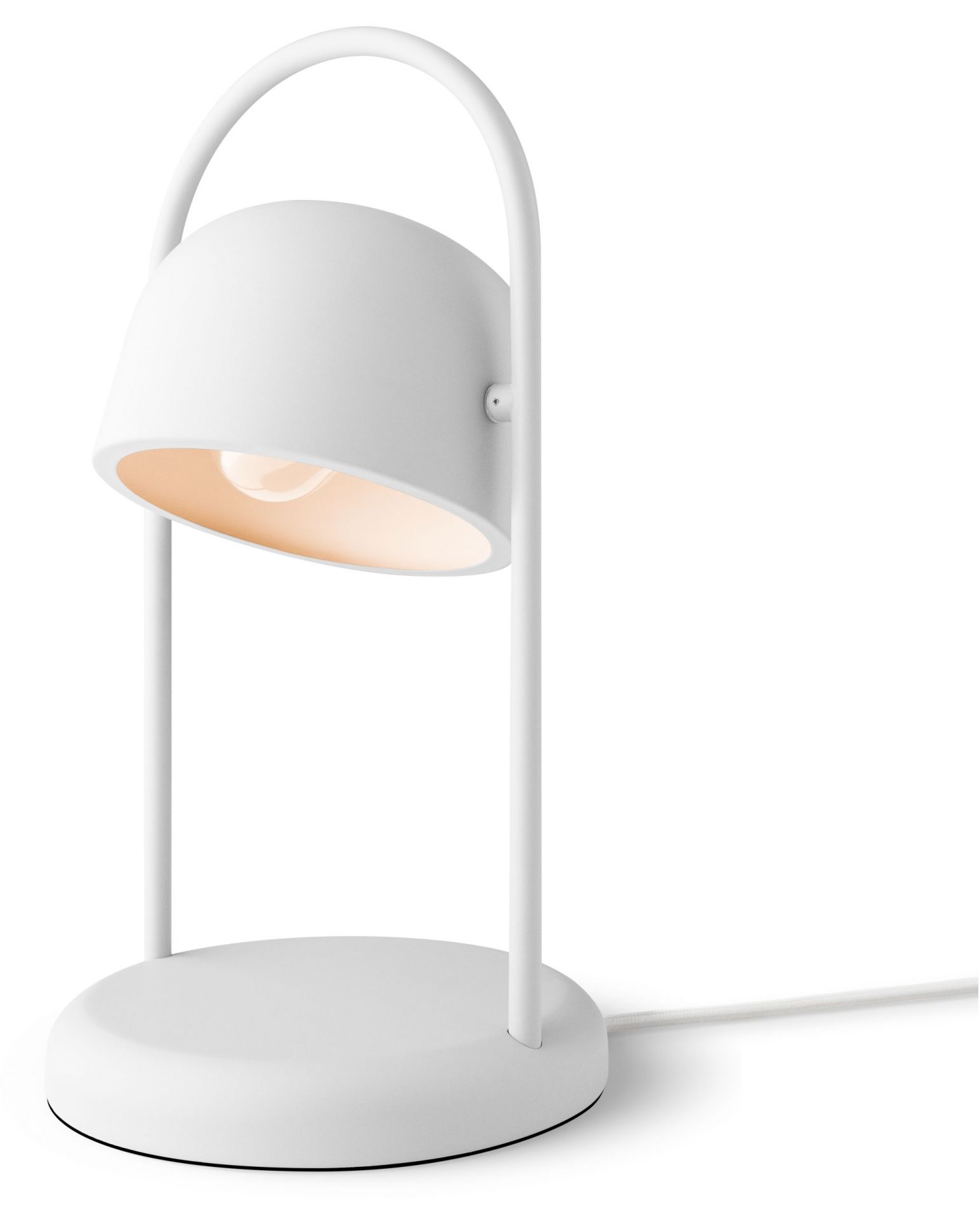 Weiße Quay Stehleuchte von Eva Solo mit rundem Lampenschirm und modernem Design.