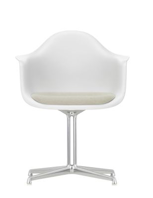 Eames Plastic Arm Chair DAL met zitkussen van Vitra