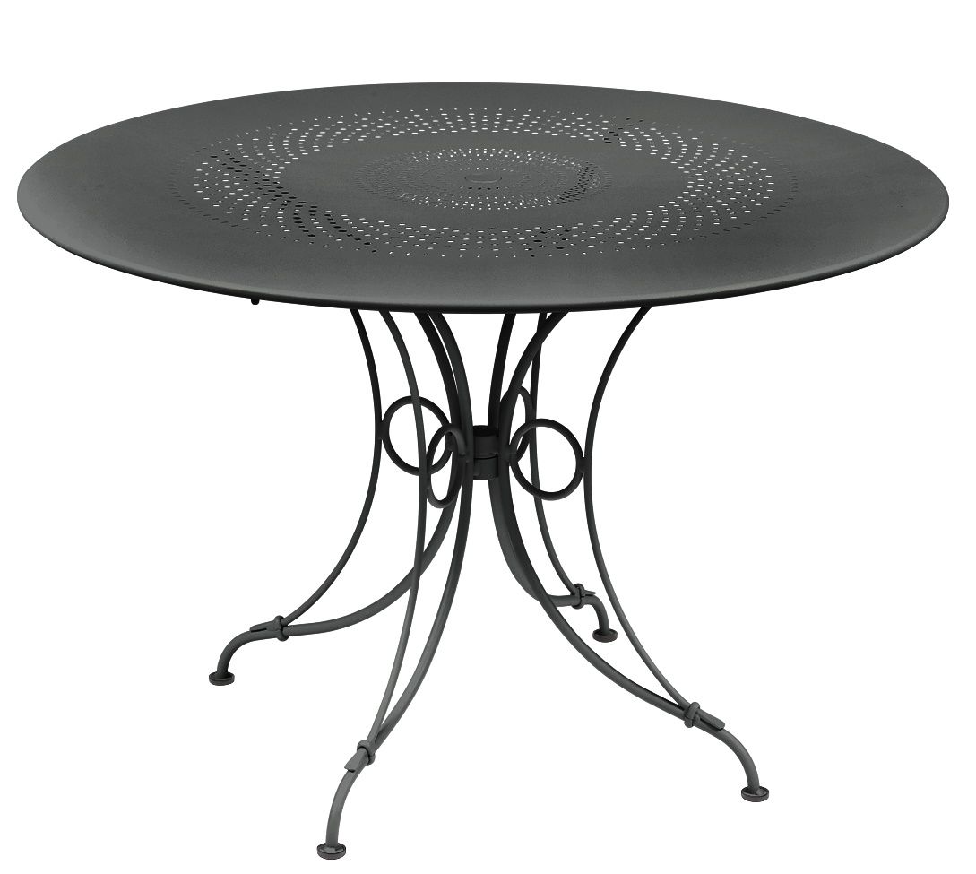 Fermob 1900 Gartentisch, runder Outdoor-Tisch mit filigranem Stahlgestell und durchbrochener Tischplatte in Anthrazit.