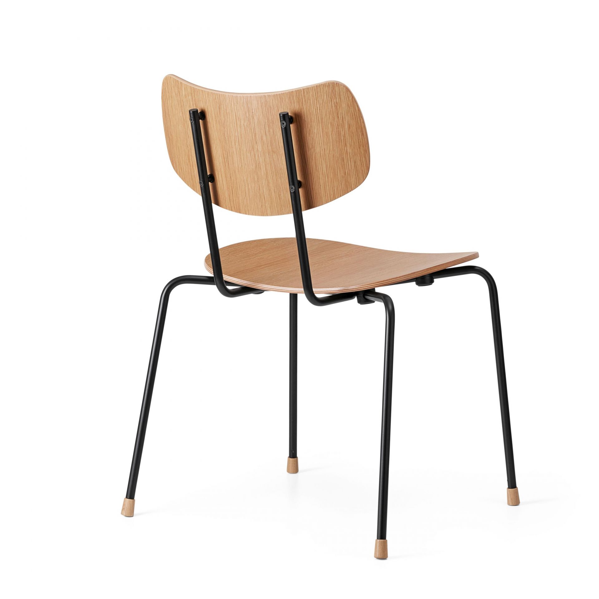 Vega Chair von Carl Hansen & Søn mit Klarlack, Holz und schwarzem Metallgestell von hinten.