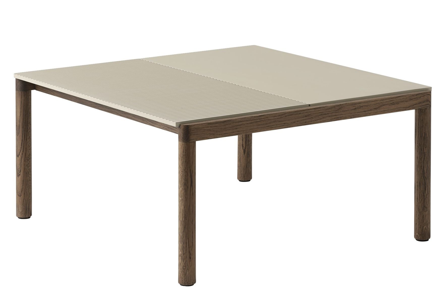 Muuto Couple Coffee Table Couchtisch mit quadratischer Tischplatte in Beige und Holzgestell.