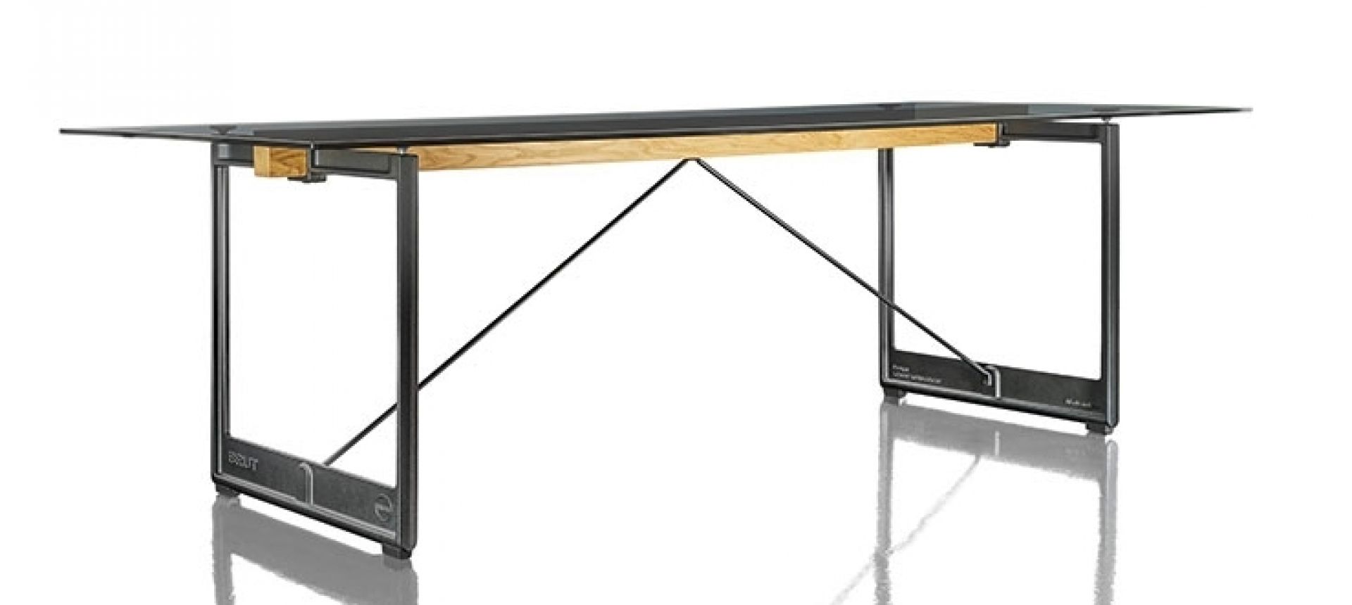 Brut Tisch von Magis mit Glasplatte und Stahlgestell, moderner Esstisch für Esszimmer.