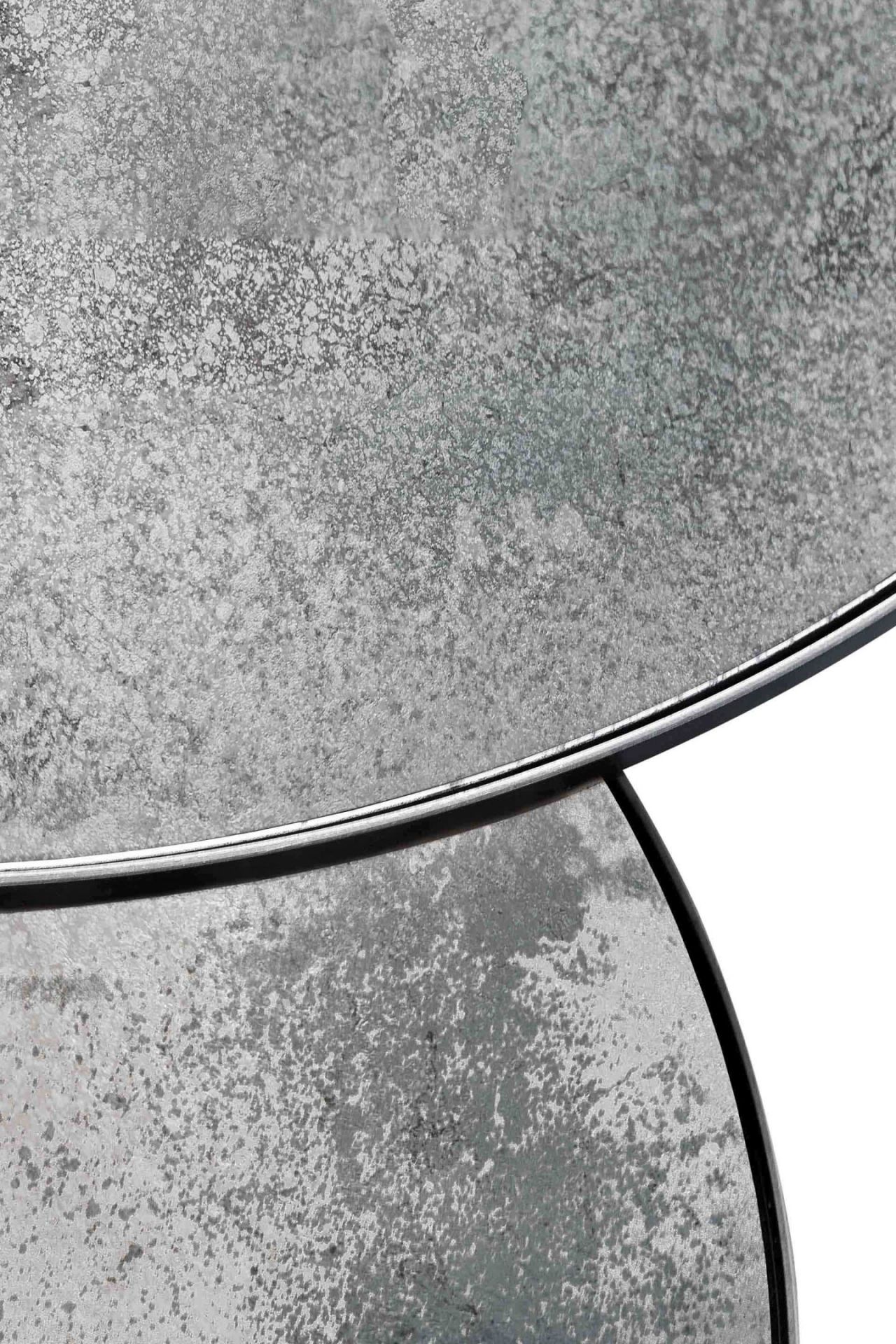 Detailaufnahme der Tischplatten des Ethnicraft Nesting Couchtisch 2er Sets mit einzigartiger Textur.