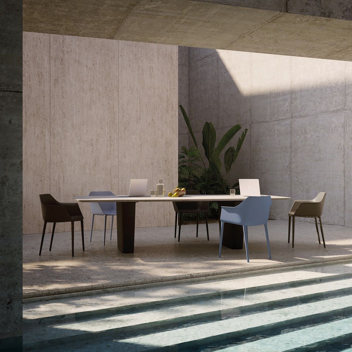 Gala Pure Eco Sessel von Andreu World um einen Tisch gruppiert, moderne Gartenmöbel für den Außenbereich.