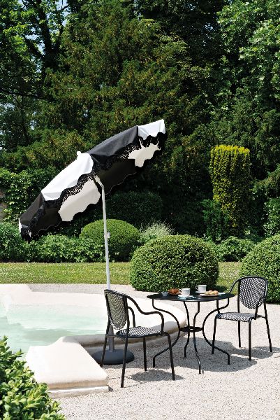 Parisienne 21 Bridge fauteuil met armleuningen voor buiten van Fermob