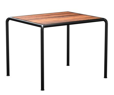 Quadratischer Houe Esstisch Avanti mit Holzplatte und schwarzem Metallgestell für den Outdoor-Bereich.