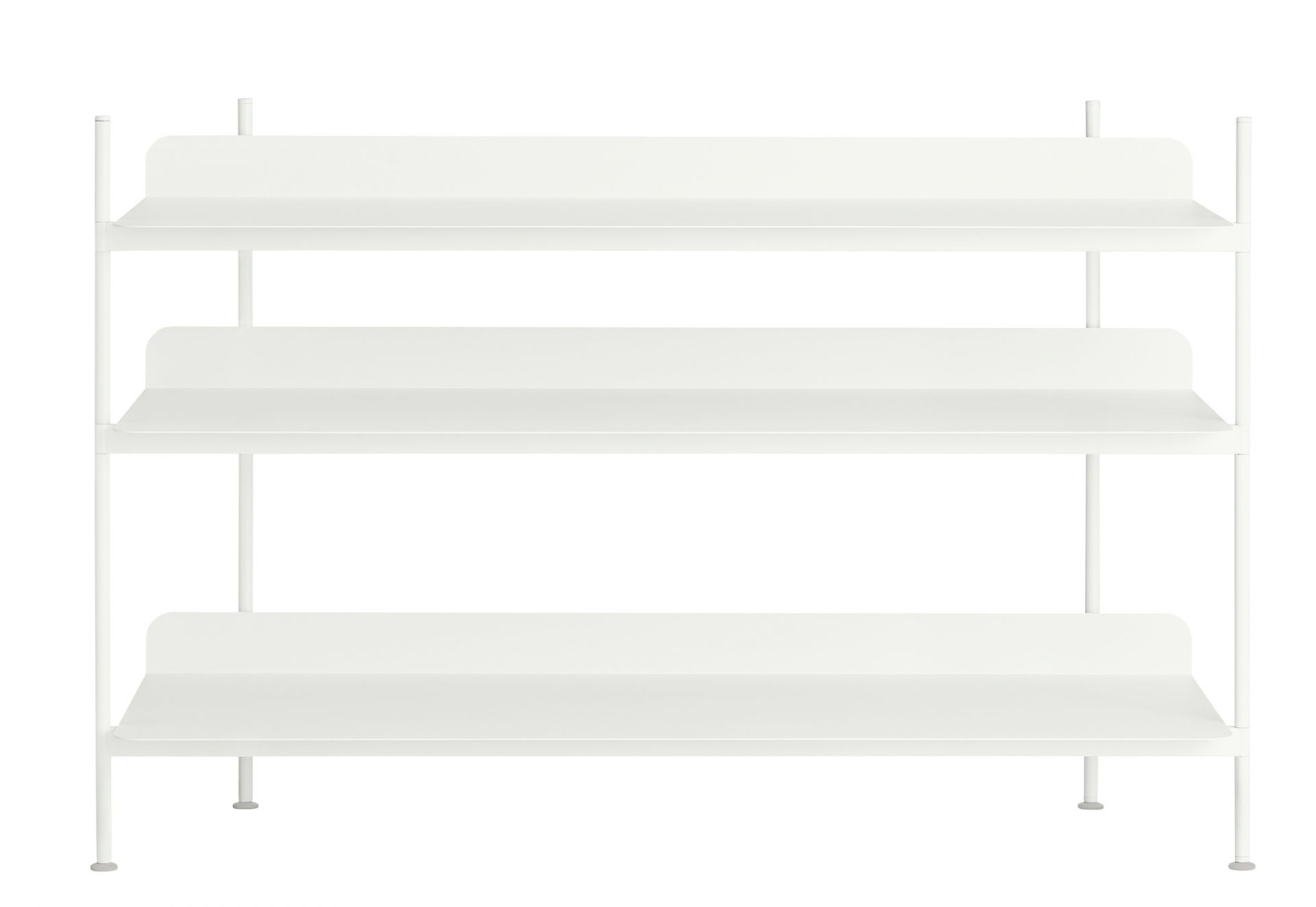 Muuto Compile Regalsystem in Weiß mit drei Regalböden für moderne Wohnraumgestaltung.
