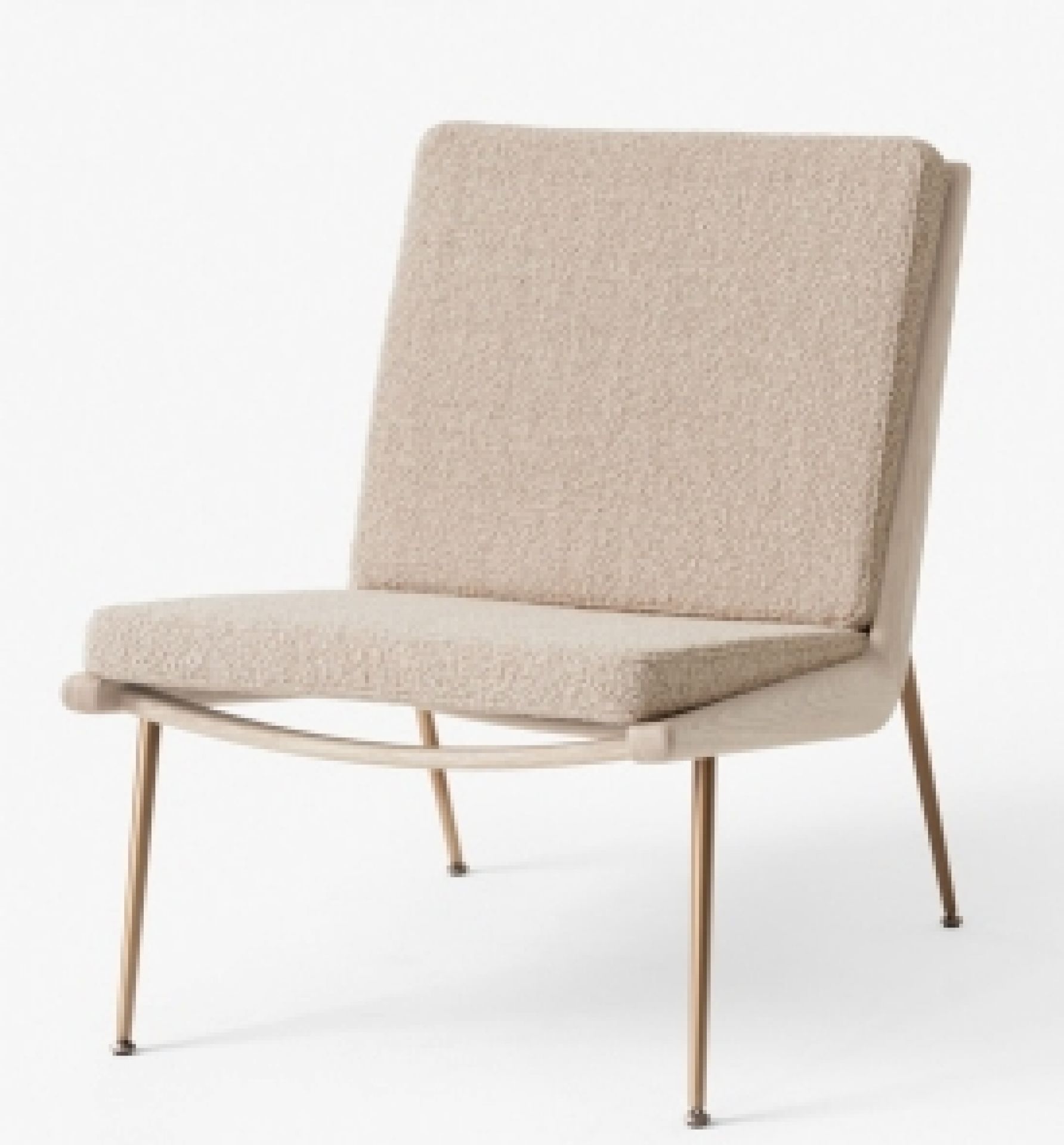 Beiger Boomerang Sessel von AndTradition mit Bouclé-Polsterung und filigranem Metallgestell für modernes Wohnzimmerdesign.