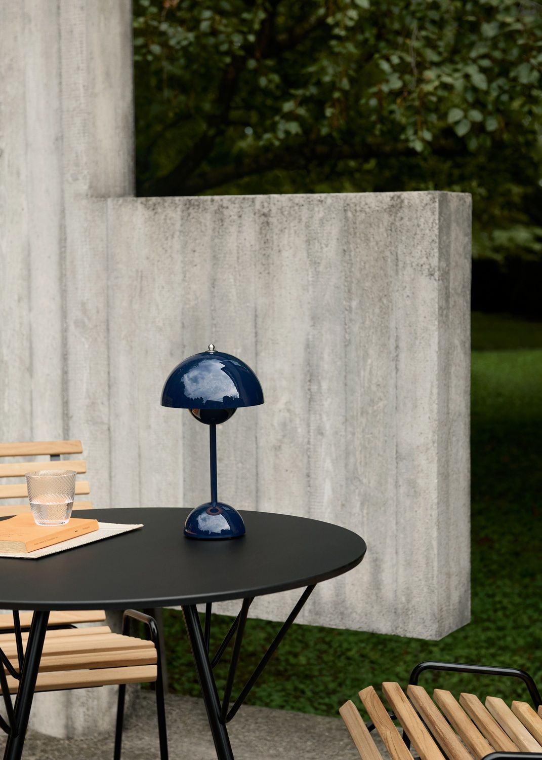 Flowerpot VP9 draagbare acculamp / tafellamp met USB-aansluiting van AndTradition