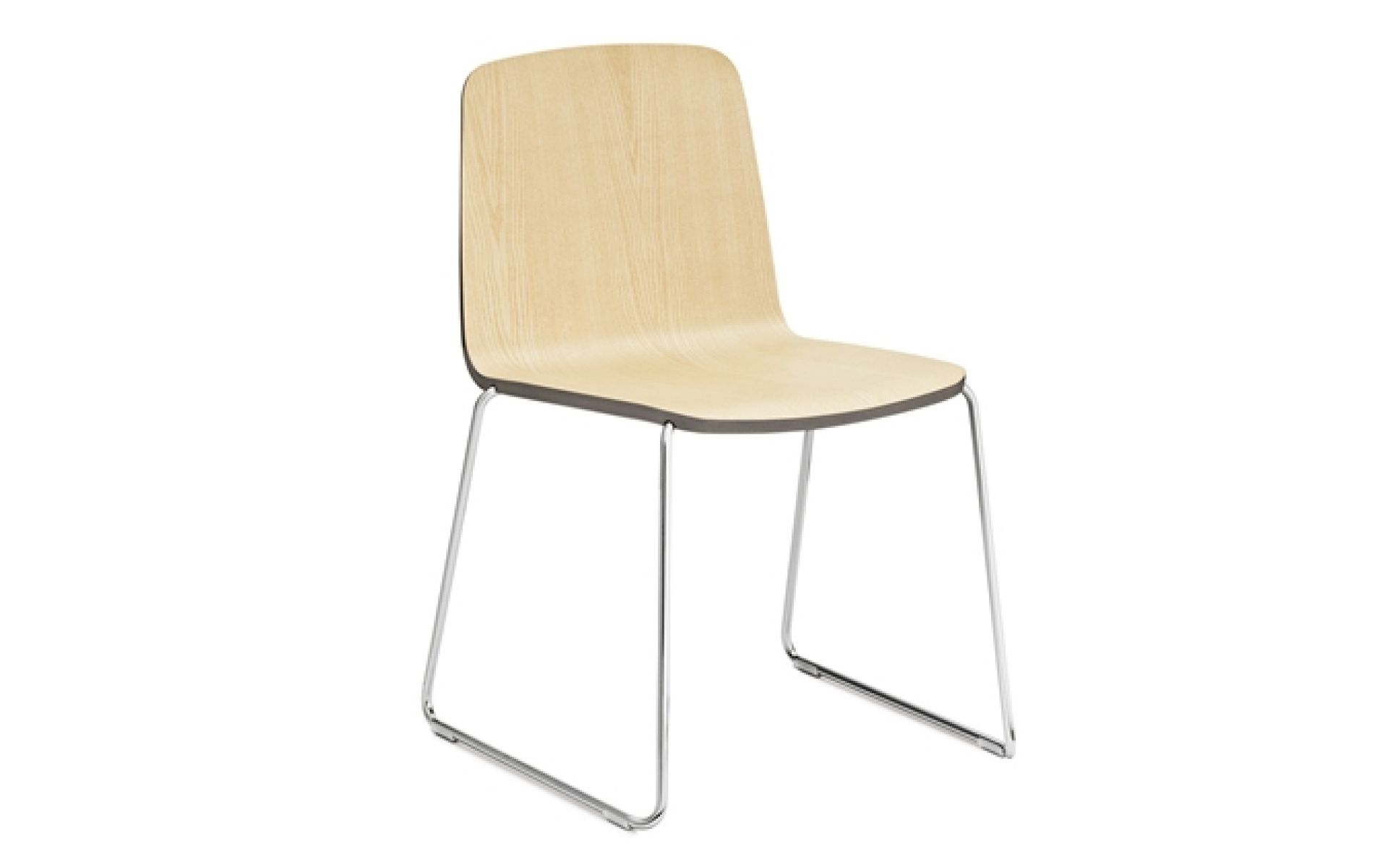 Just Chair Stuhl von Normann Copenhagen mit hellem Holz und verchromtem Stahlgestell.