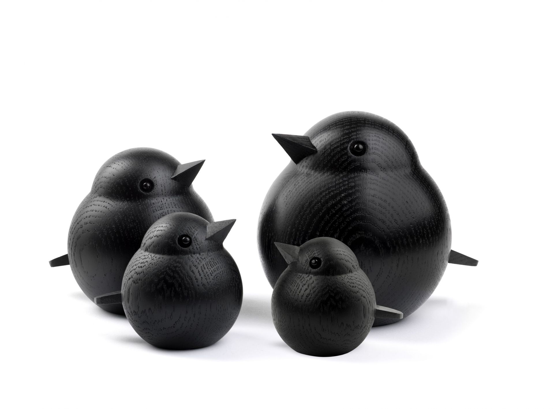 Vier Papa Sparrow Holzfiguren aus Eiche schwarz von Novoform, moderne Dekoration.