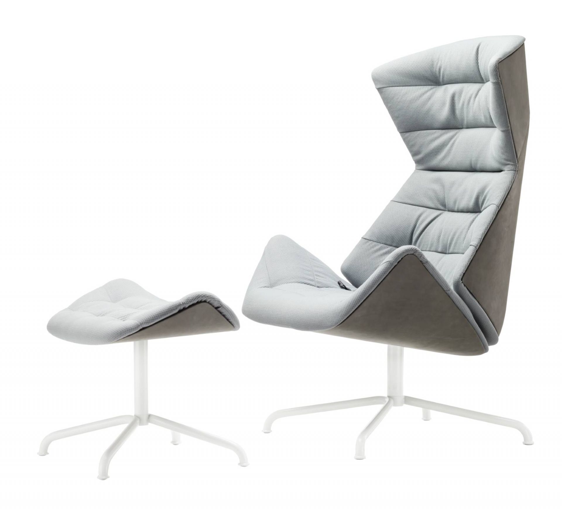 808 Lounge Sessel von Thonet mit Fußhocker, hellblau gepolstert, modernes Design.