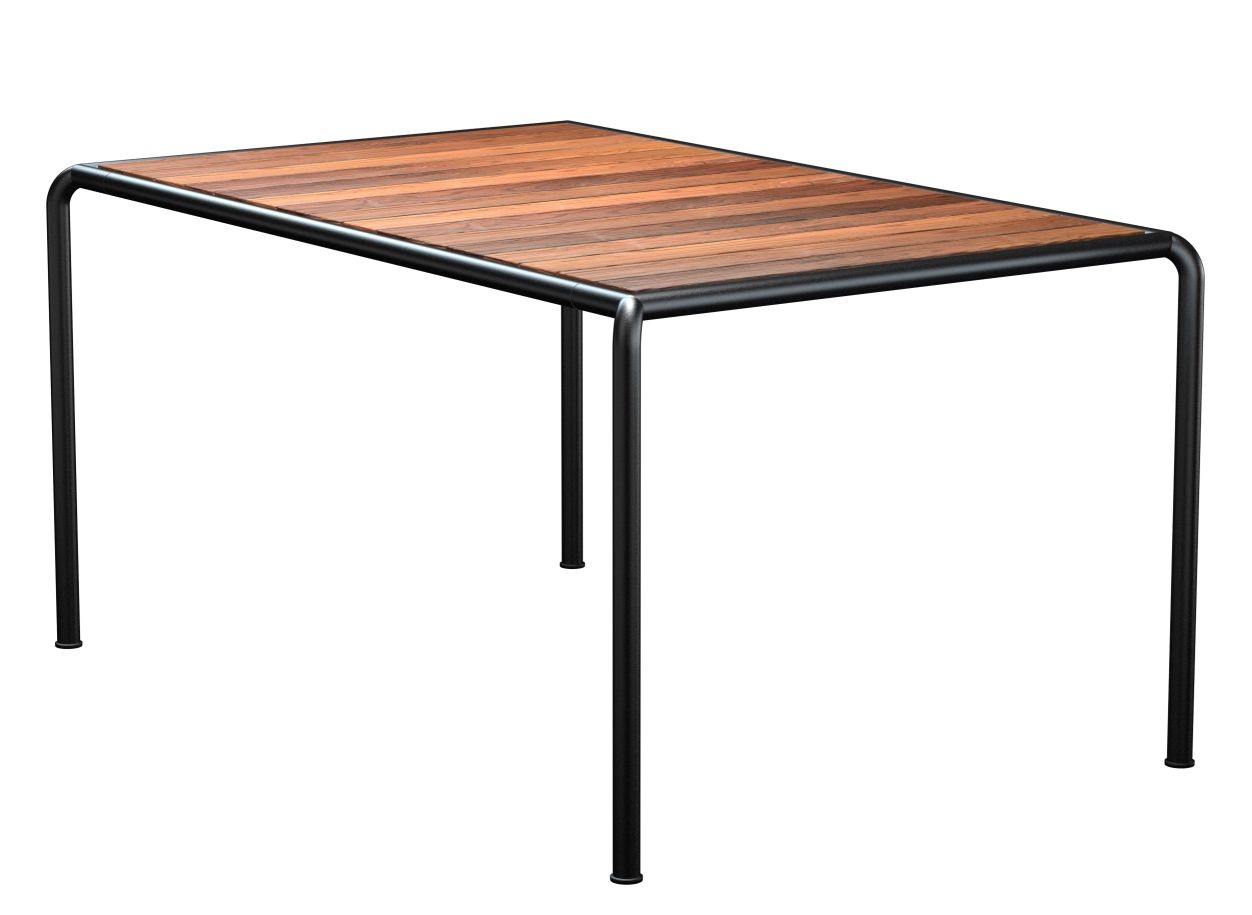 Avanti Esstisch von Houe für den Außenbereich mit Holzplatte und schwarzem Metallgestell.