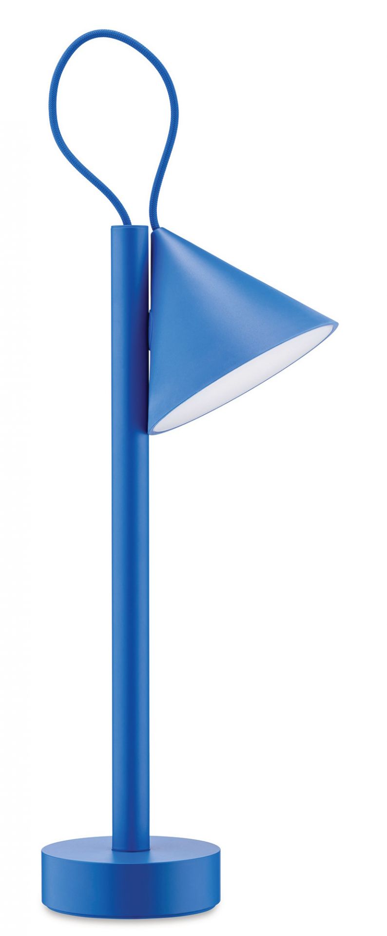 Blaue Tsumiki Akku Tischleuchte von Alessi, modernes Design mit konischem Lampenschirm und Tragegriff.