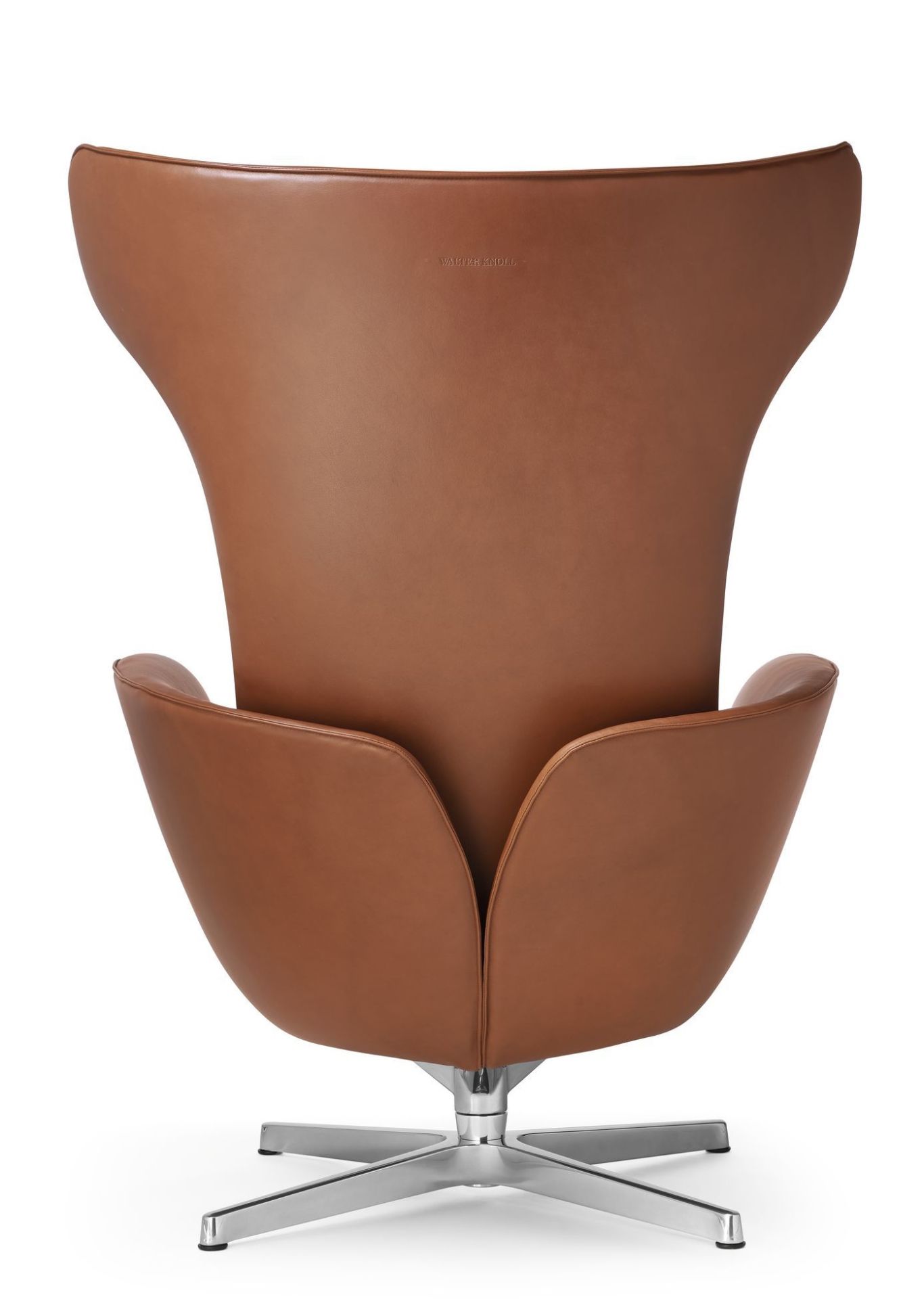 Rückansicht des Onsa Chair Sessels von Walter Knoll mit braunem Lederbezug und Drehfuß.
