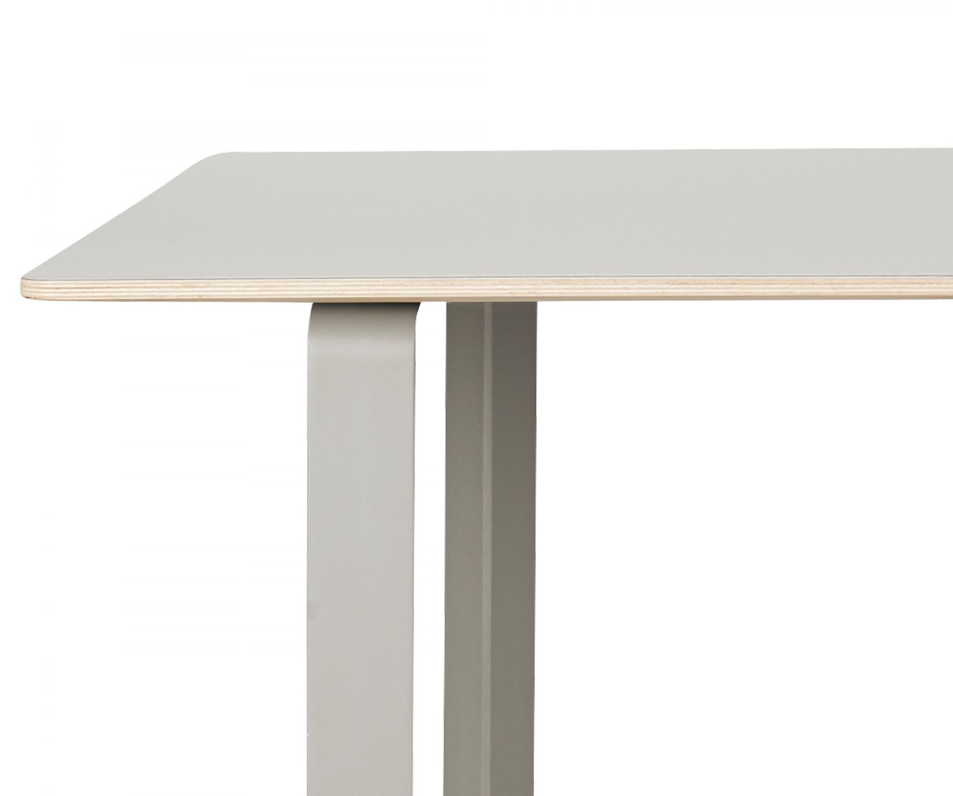 Detailaufnahme des Muuto 70/70 Tischs: Graue Tischplatte mit Holzschicht und minimalistischem, grauem Tischgestell.