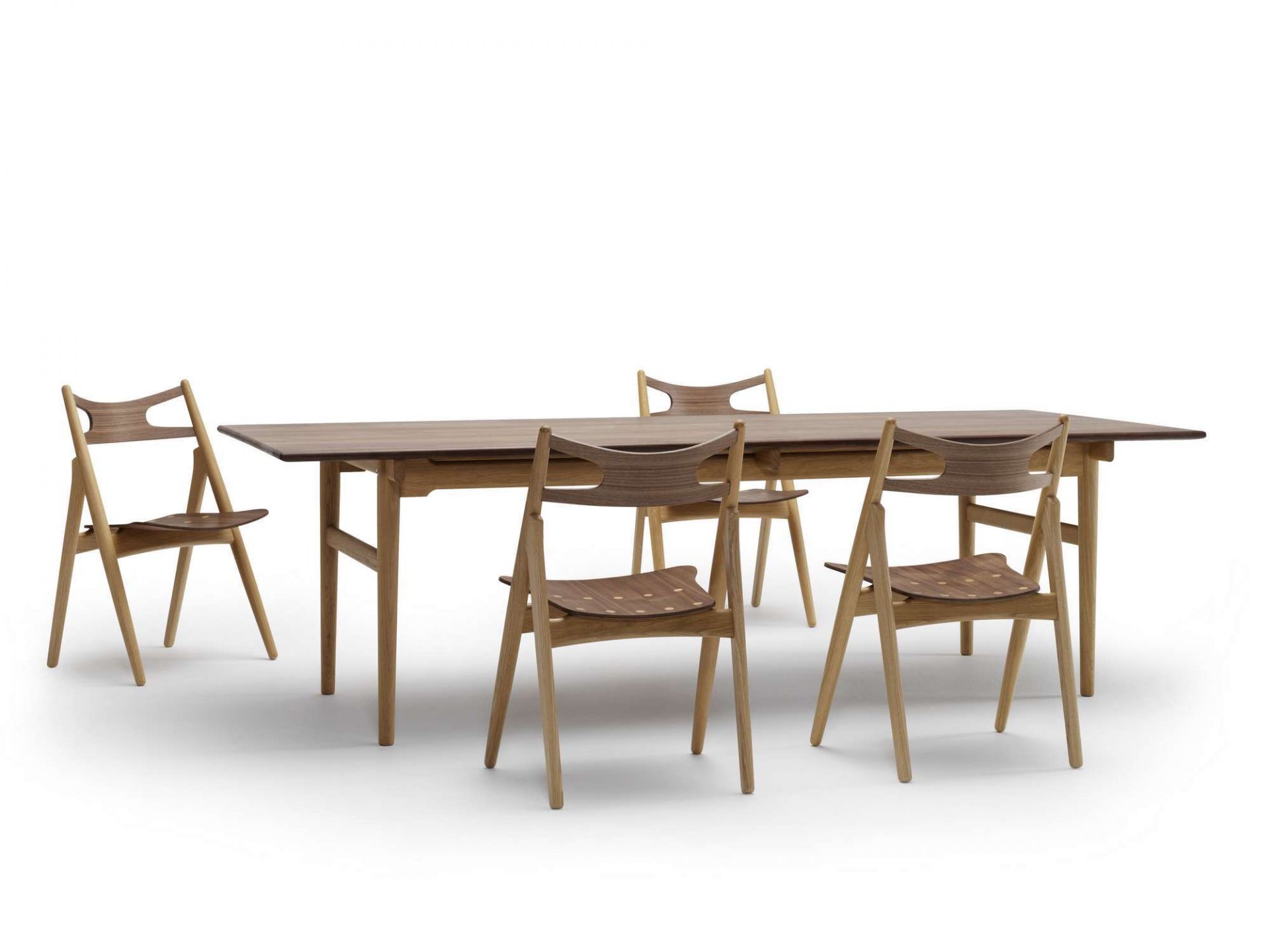 CH327 Tisch von Carl Hansen & Søn mit Holzstühlen, skandinavisches Design für Esszimmer.