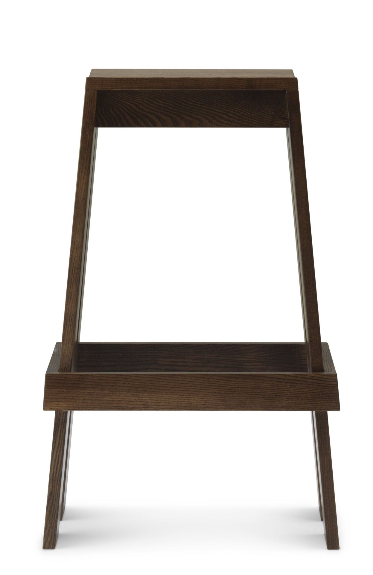 Normann Copenhagen Let Barhocker aus dunklem Holz, Hocker mit Fußstütze, modernes Möbeldesign für Küche und Bar.