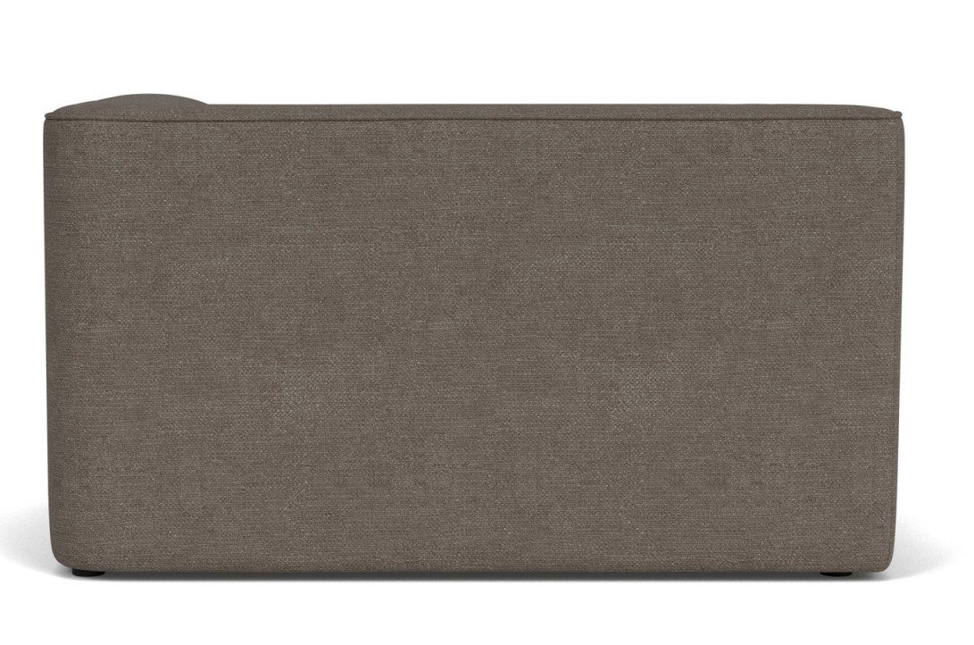 Detailaufnahme des Audo Copenhagen Eave Modular Sofas 86 Ecke in braunem Stoffbezug.
