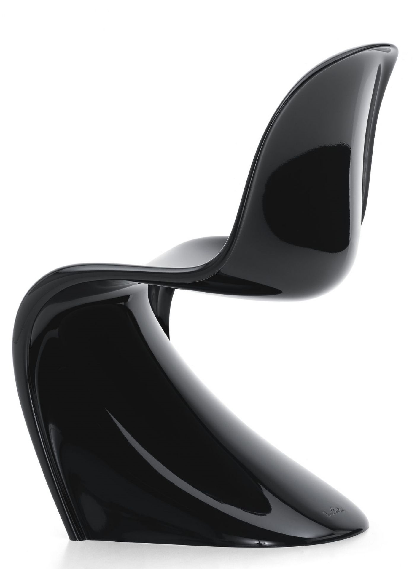 Schwarzer Panton Chair von Vitra, ein moderner Designklassiker für stilvolles Wohnen und Büro.