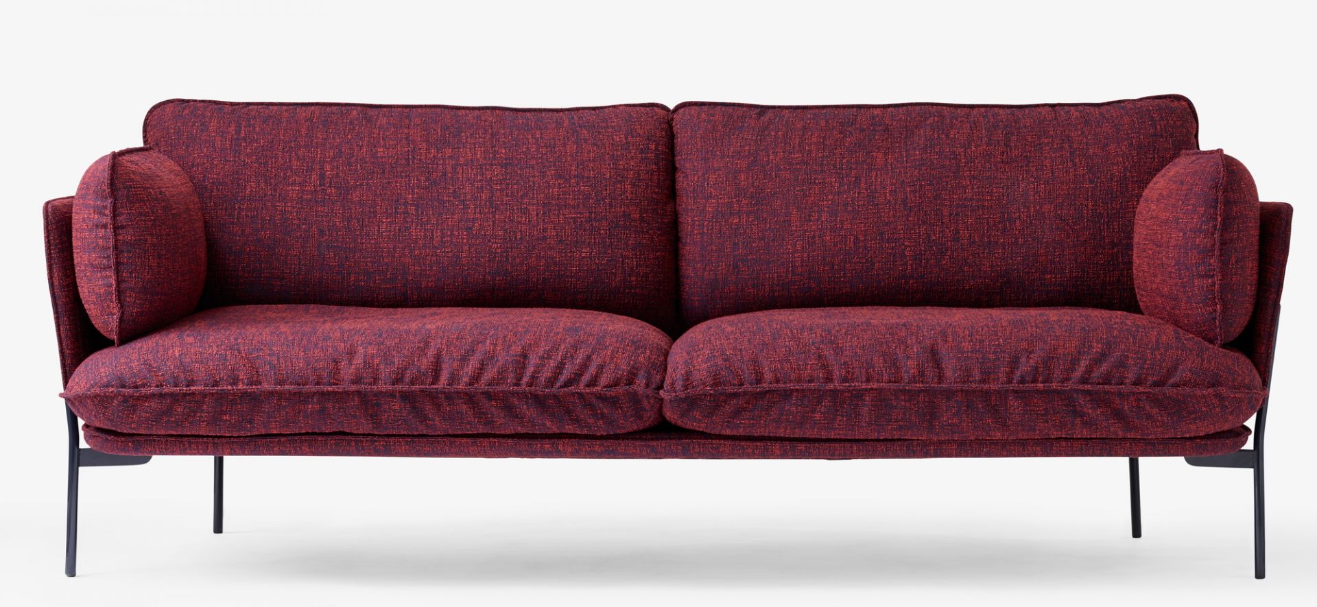 Rotes Cloud Sofa von AndTradition: Moderner 3-Sitzer mit bequemen Kissen und filigranem Gestell.