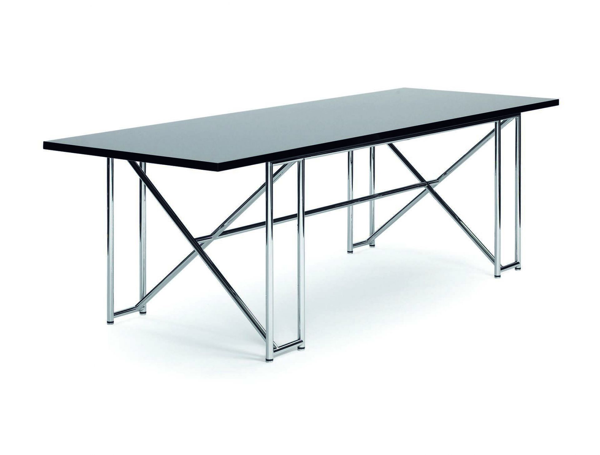 Double X Tisch von ClassiCon: Moderner Esstisch mit schwarzer Tischplatte und verchromtem Stahlgestell.