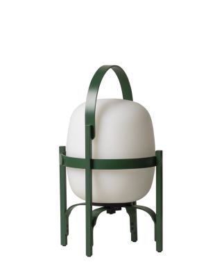 Cestita Alubat Tischleuchte in English Green von Santa & Cole: Tragbare Lampe mit Henkel.