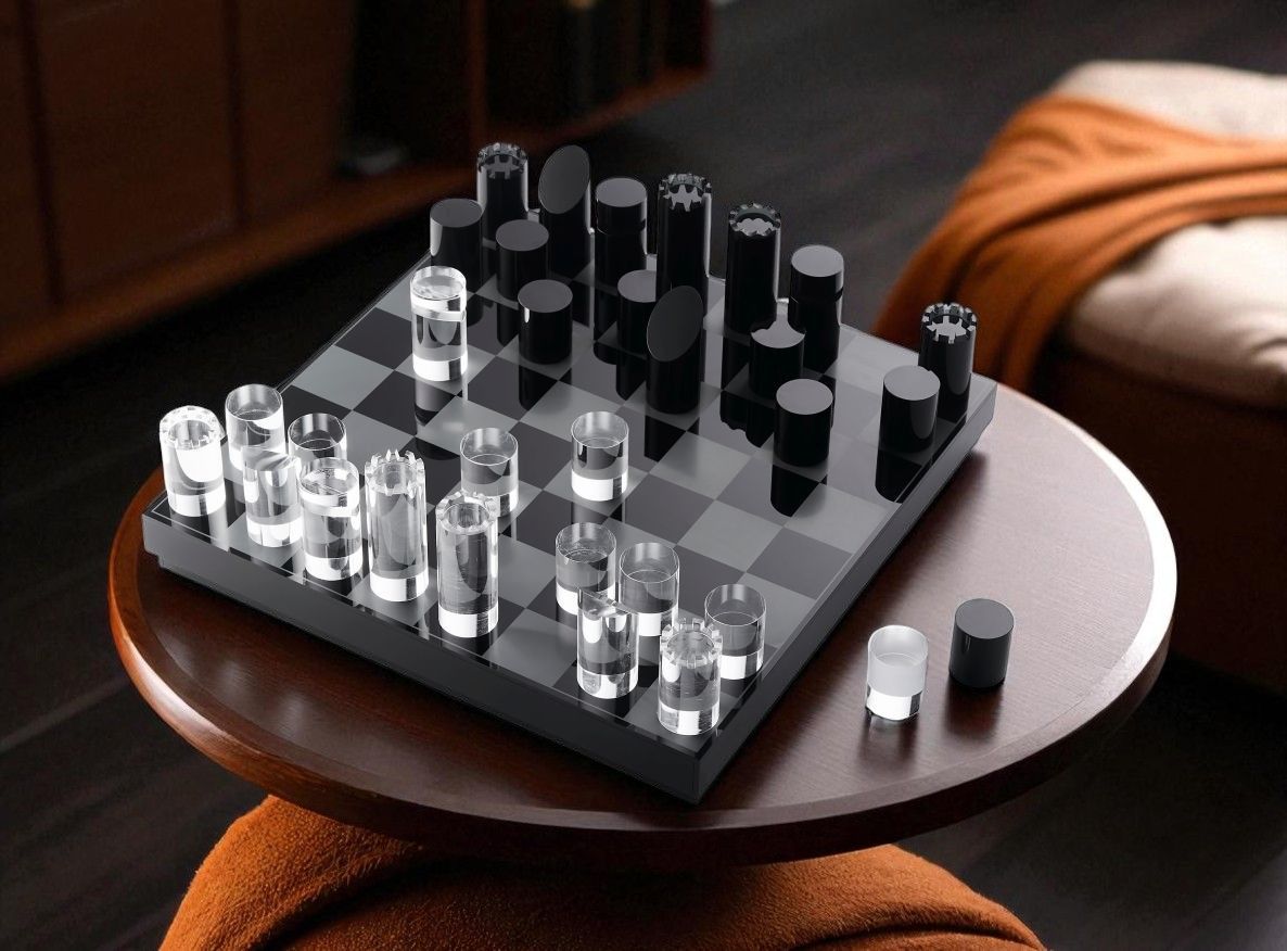 YAP Schachspiel von Philippi, modernes Design mit transparenten und schwarzen Glasfiguren auf einem Schachbrett.