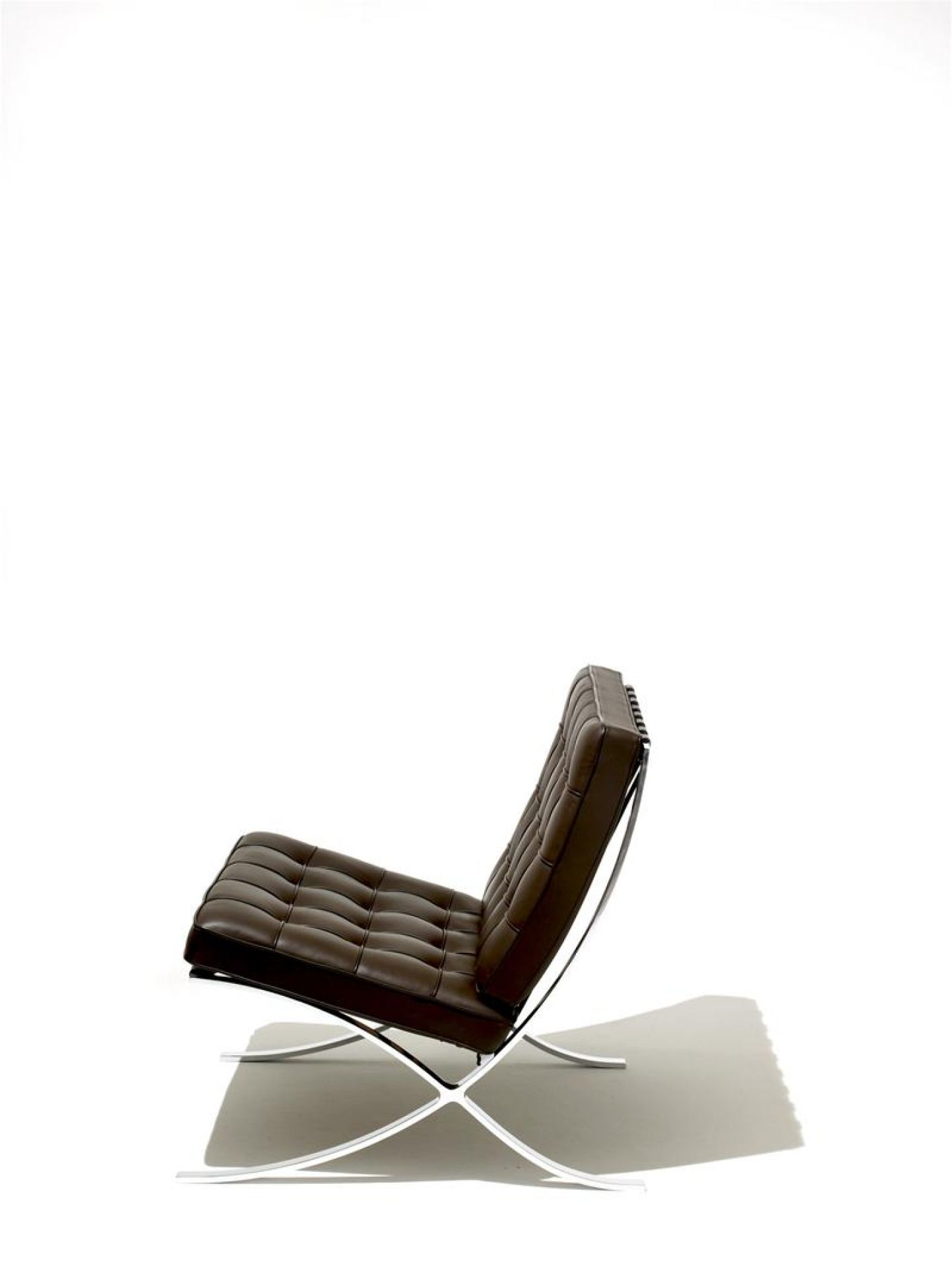 Barcelona Sessel von Knoll International, braunes Leder, verchromter Stahlrahmen, modernes Designmöbel für Wohnzimmer und Büro.