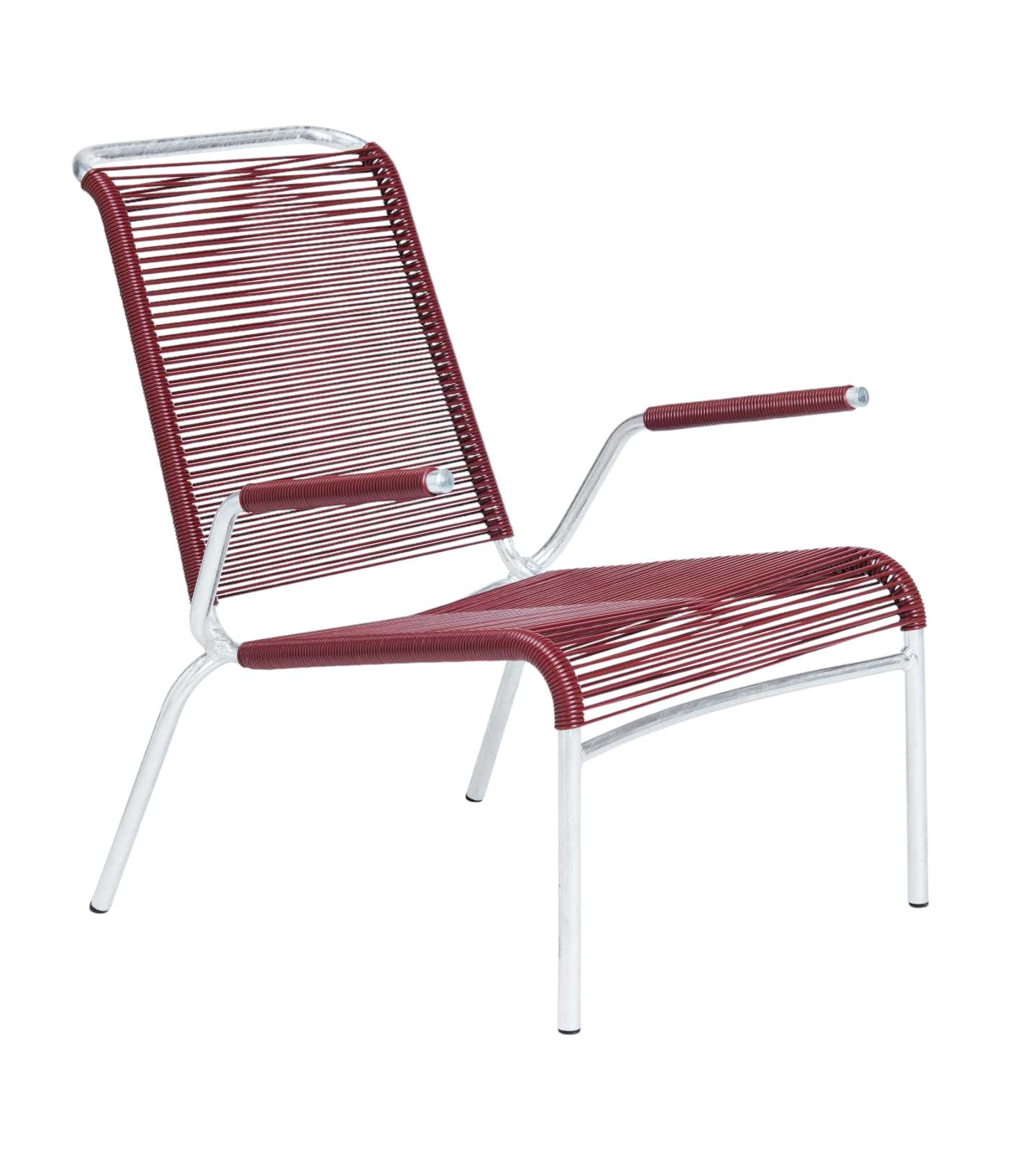 Altorfer Lounge Sessel Outdoor Embru: Roter Outdoor Sessel mit Armlehnen und silberfarbenem Gestell.