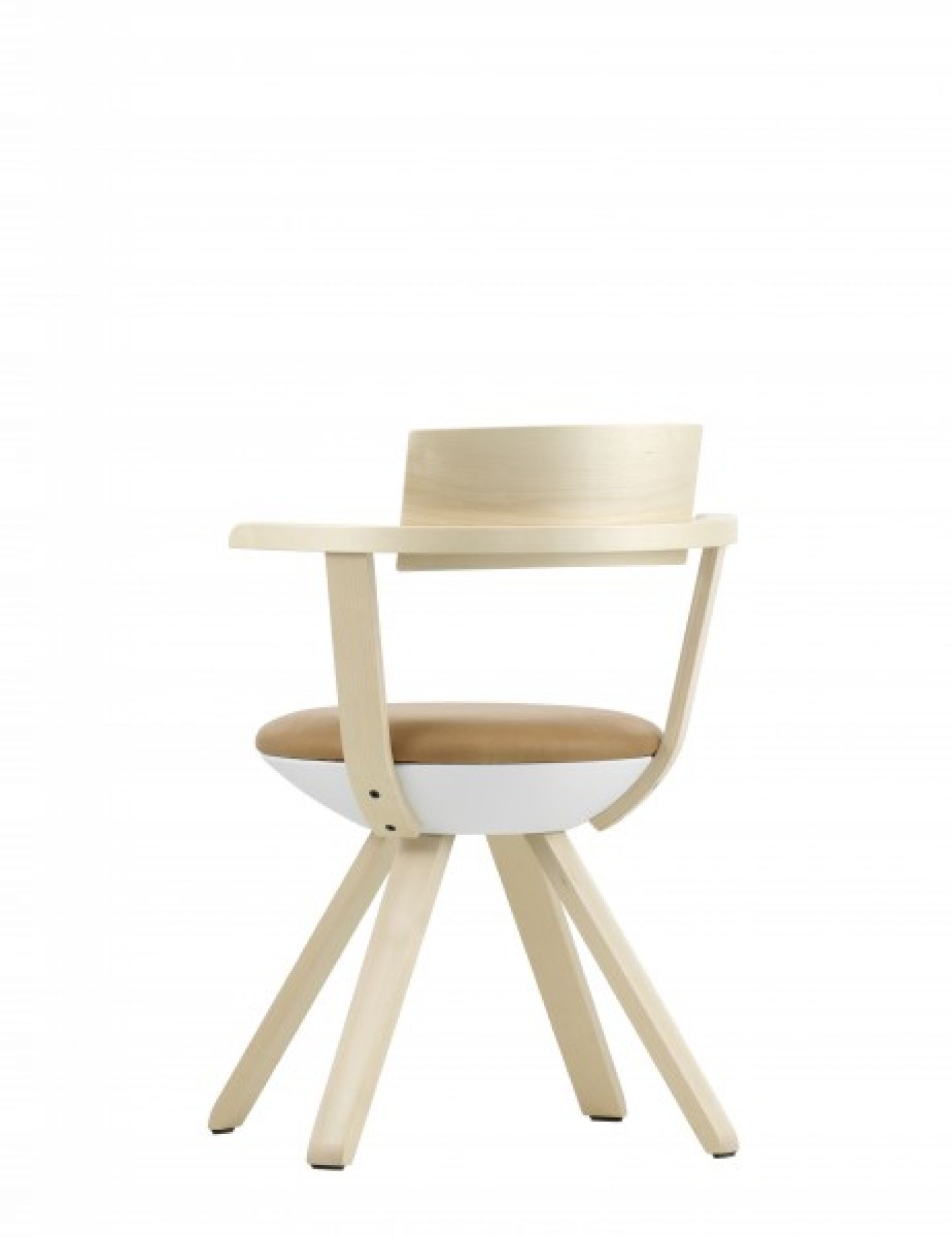 Artek Rival Schreibtischstuhl KG002 aus hellem Holz mit braunem Ledersitz und weißer Sitzschale.