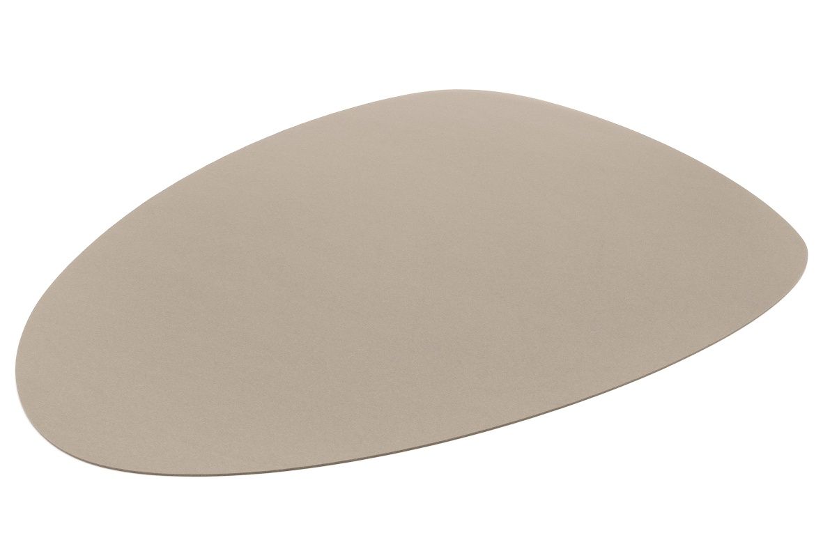 Beiger Stone Teppich von HEY-SIGN by BWF Group, moderner Wollfilzteppich in organischer Form.