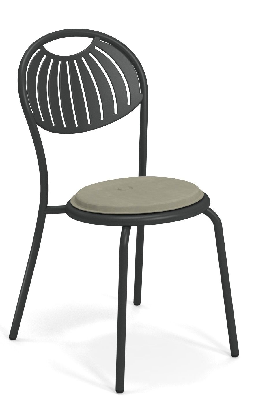 Coupole Stuhl von Emu für den Außenbereich, modernes Design mit anthrazitfarbenem Metallgestell und beiger Sitzfläche.