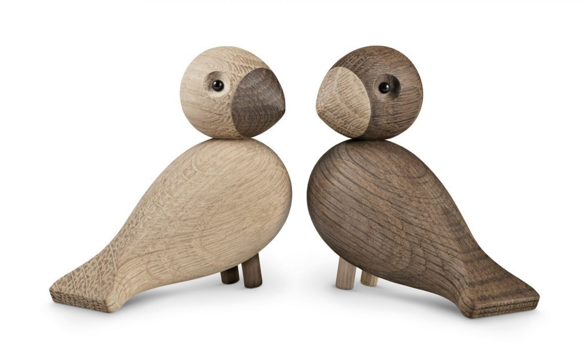 Kay Bojesen Lovebirds Holzfiguren, zwei dekorative Holzvögel in hell und dunkel, dänisches Design.