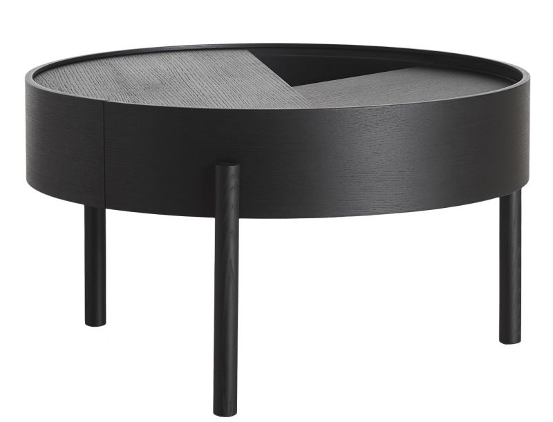 Schwarzer Arc Couchtisch von Woud, runder Beistelltisch aus Holz mit drei Beinen.