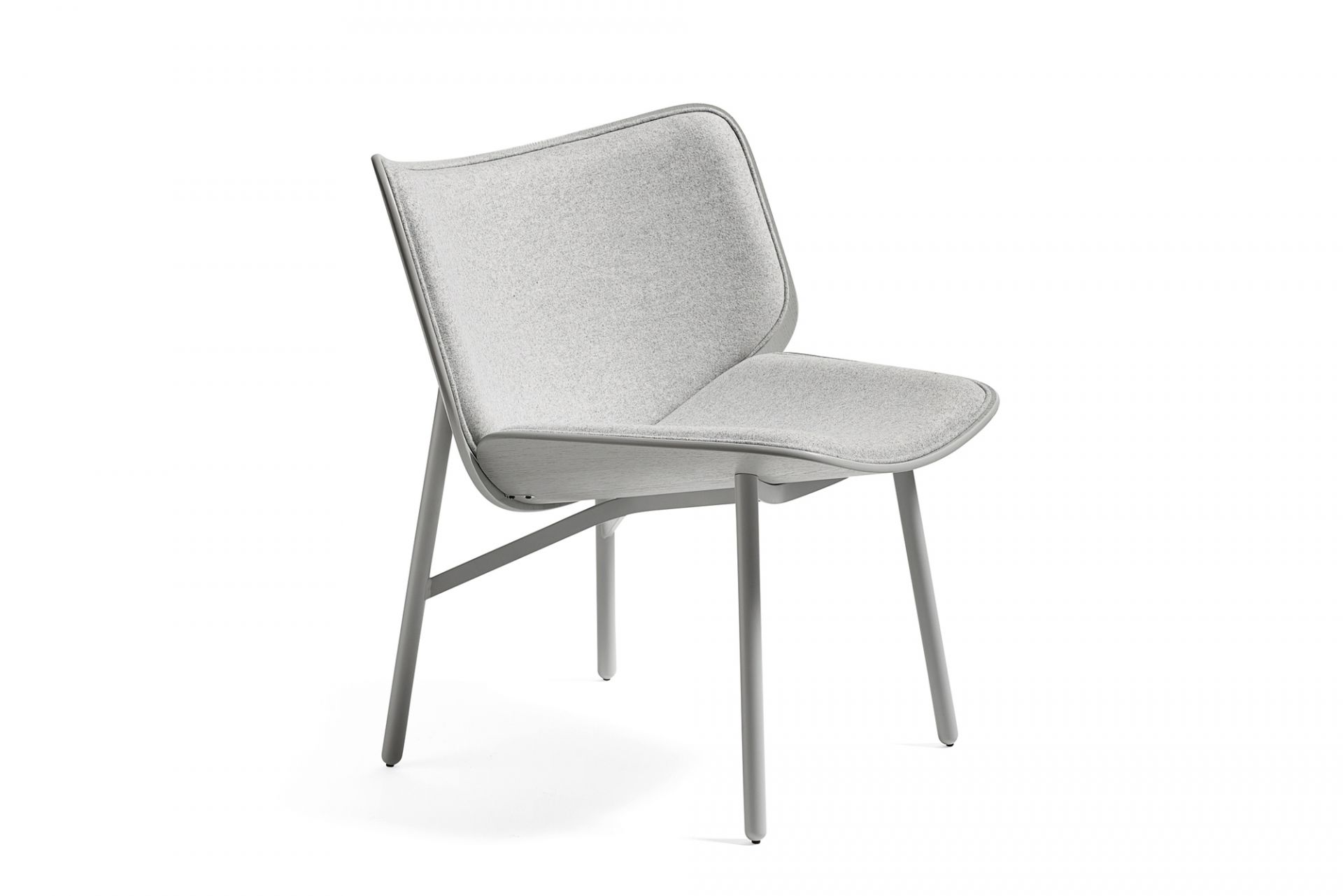 Grauer Dapper Lounge Chair Sessel von Hay mit Stoffbezug und Metallgestell.