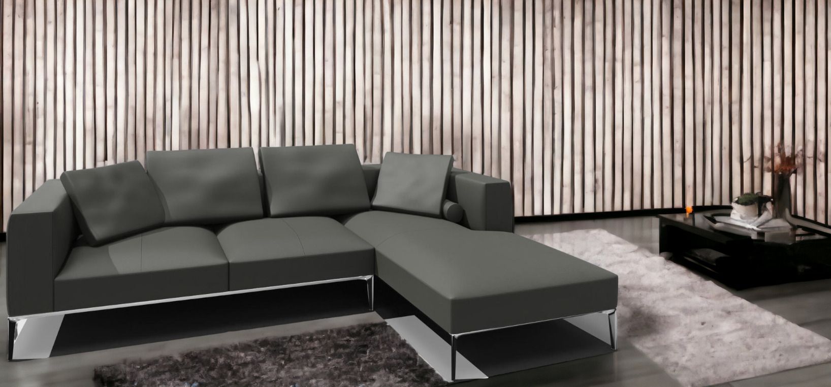 Jaan Living Sofa: Graues 3-Sitzer Ledersofa mit Kissen und Chromgestell. Modernes Wohnzimmerdesign.