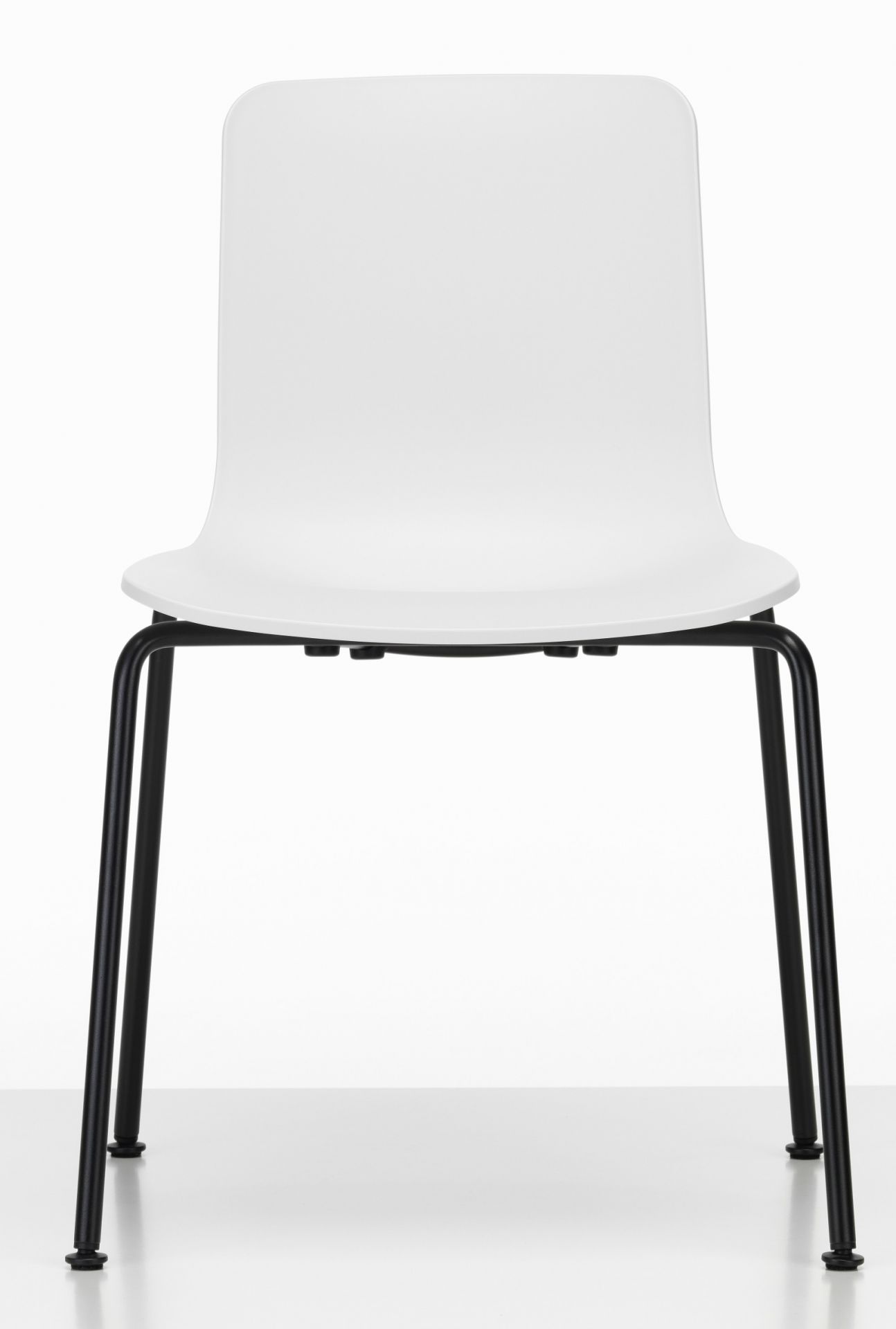 Weißer Hal Stuhl von Vitra mit schwarzem, stapelbarem Stahlrohrgestell für Esszimmer und Büro.