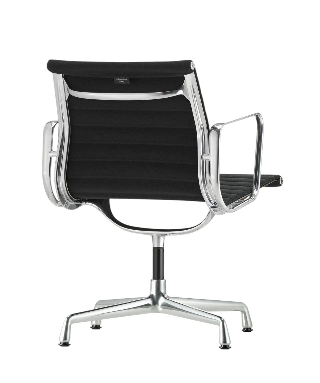 Rückansicht des Aluminium Chair EA 107 von Vitra mit schwarzer Polsterung und verchromtem Aluminiumgestell.